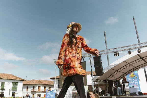 How Can Sustainable Choices Transform the UK Women's Fashion Shopping Experience?